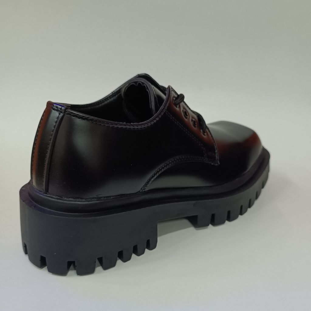 فروش اینترنتی کتونی کالج مردانه لوفر برت پنجه مربع ورنی مات کیفیت بالا