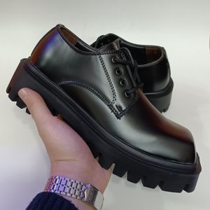 فروش اینترنتی کتونی کالج مردانه لوفر برت پنجه مربع ورنی مات کیفیت بالا