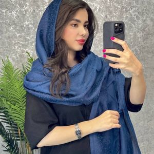 خرید اینترنتی شال ژاکارد سورمه ای