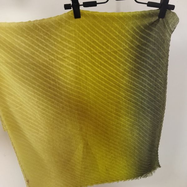 شال پلیسه سبز sh37