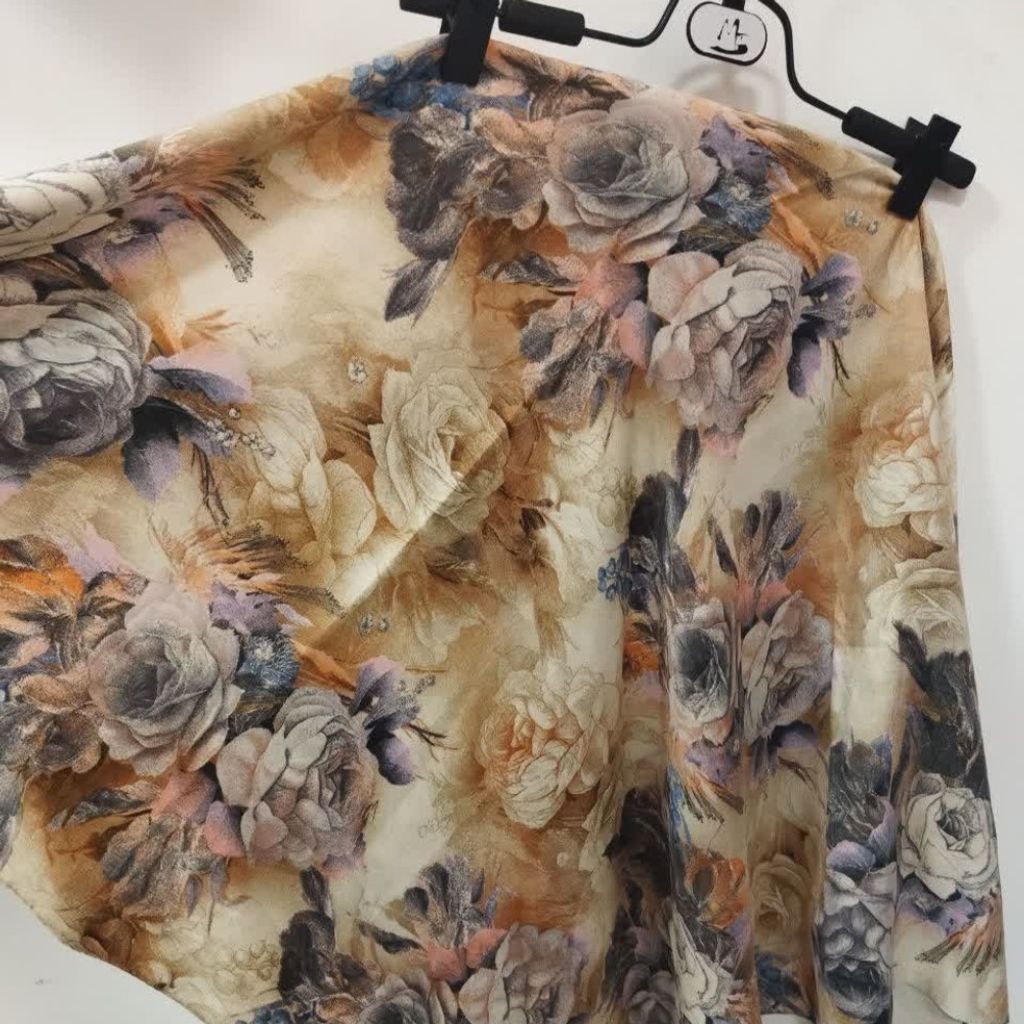 خرید اینترنتی روسری ساتن گلدار rs4