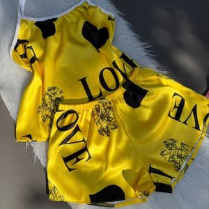 فروش اینترنتی تاپ و شلوارک ساتن طرح لاو