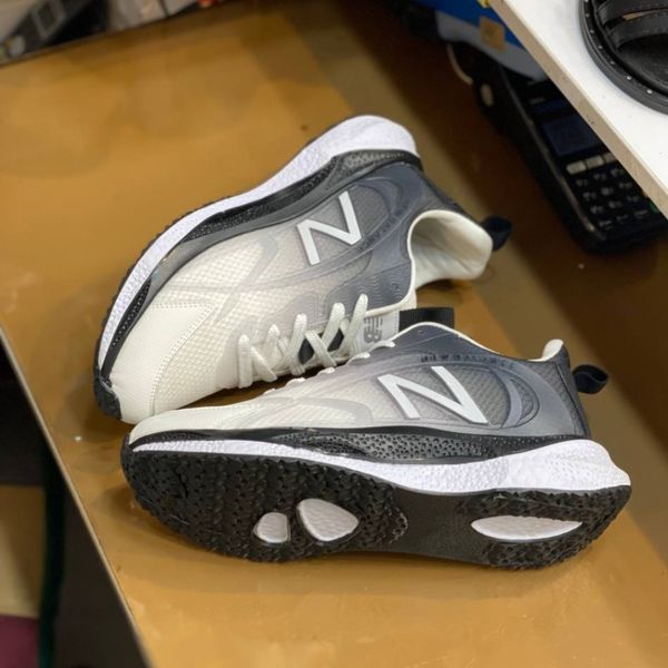 کفش نیوبالانس مردانه رانر سفید طوسی