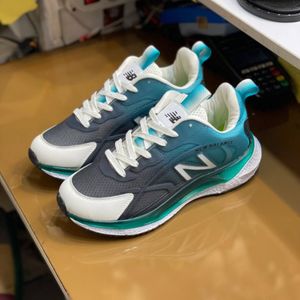 مشخصات کفش نیوبالانس مردانه رانر طوسی سبز