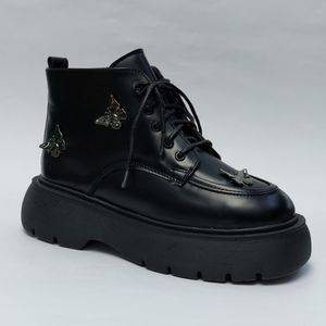 کفش نیم بوت دخترانه طرح پروانه مشکی