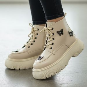 کفش نیم بوت دخترانه طرح پروانه رنگ کرم