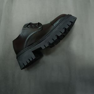 مشخصات کتونی کالج مردانه لوفر بالنسیاگا کیفیت بالا