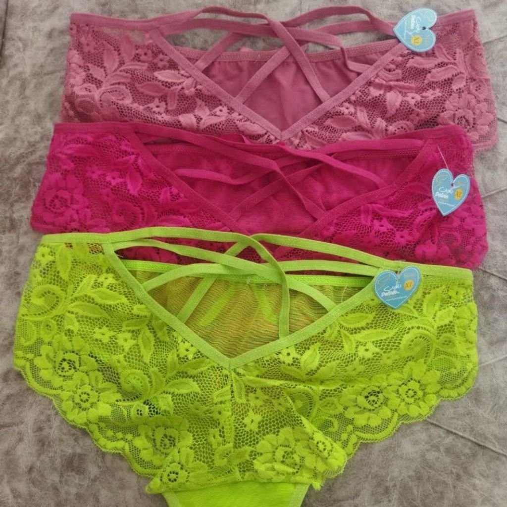 مشخصات شورت توری زنانه