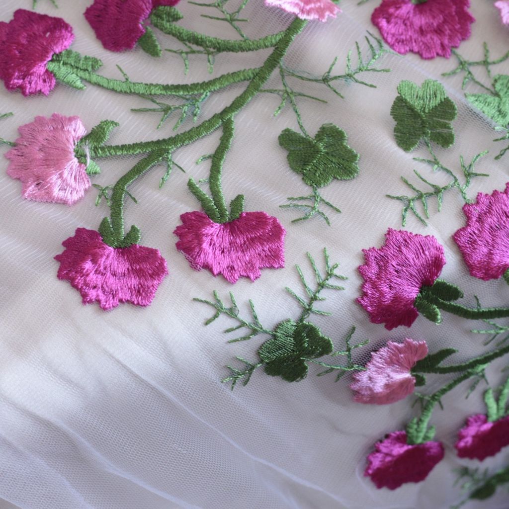 خرید اینترنتی پارچه تور گل‌دوزی