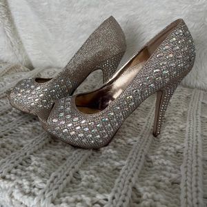 قیمت ارزان کفش مجلسی پاشنه دار نگینی زنانه