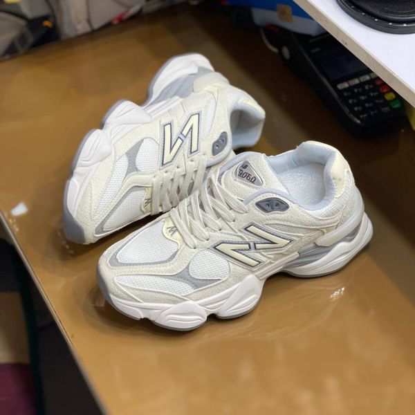کفش نیوبالانس مردانه 9060 خارجی رنگ سفید