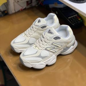 مشخصات کفش نیوبالانس مردانه 9060 خارجی رنگ سفید