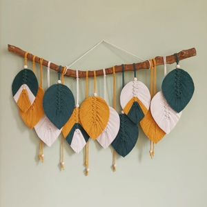 دیوار کوب برگ‌مکرومه بافی