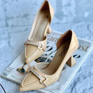 فروش اینترنتی کفش مجلسی مدل قاپاق دار زنانه