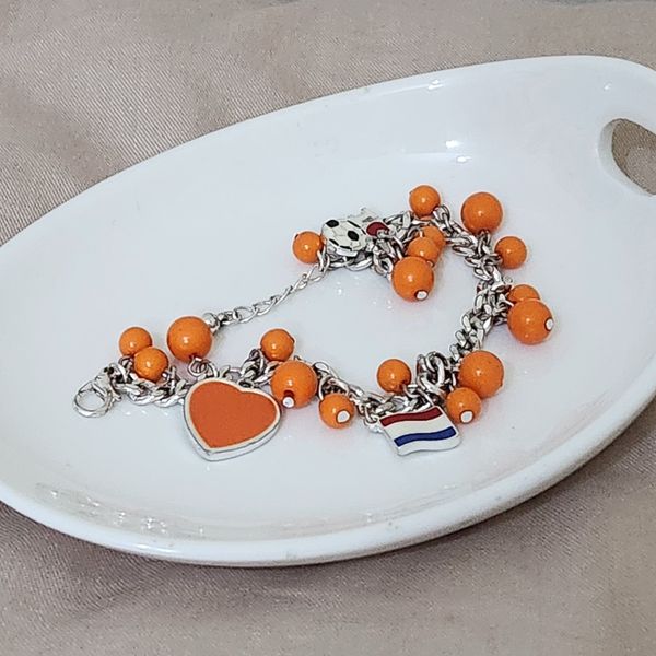 دستبند استیل نارنجی با آویز قلب توپ پرچم