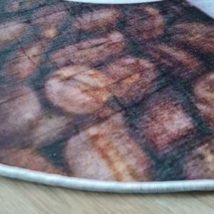 مشخصات فرشینه مخمل هازان گرد طرح قهوه ( پس کرایه)