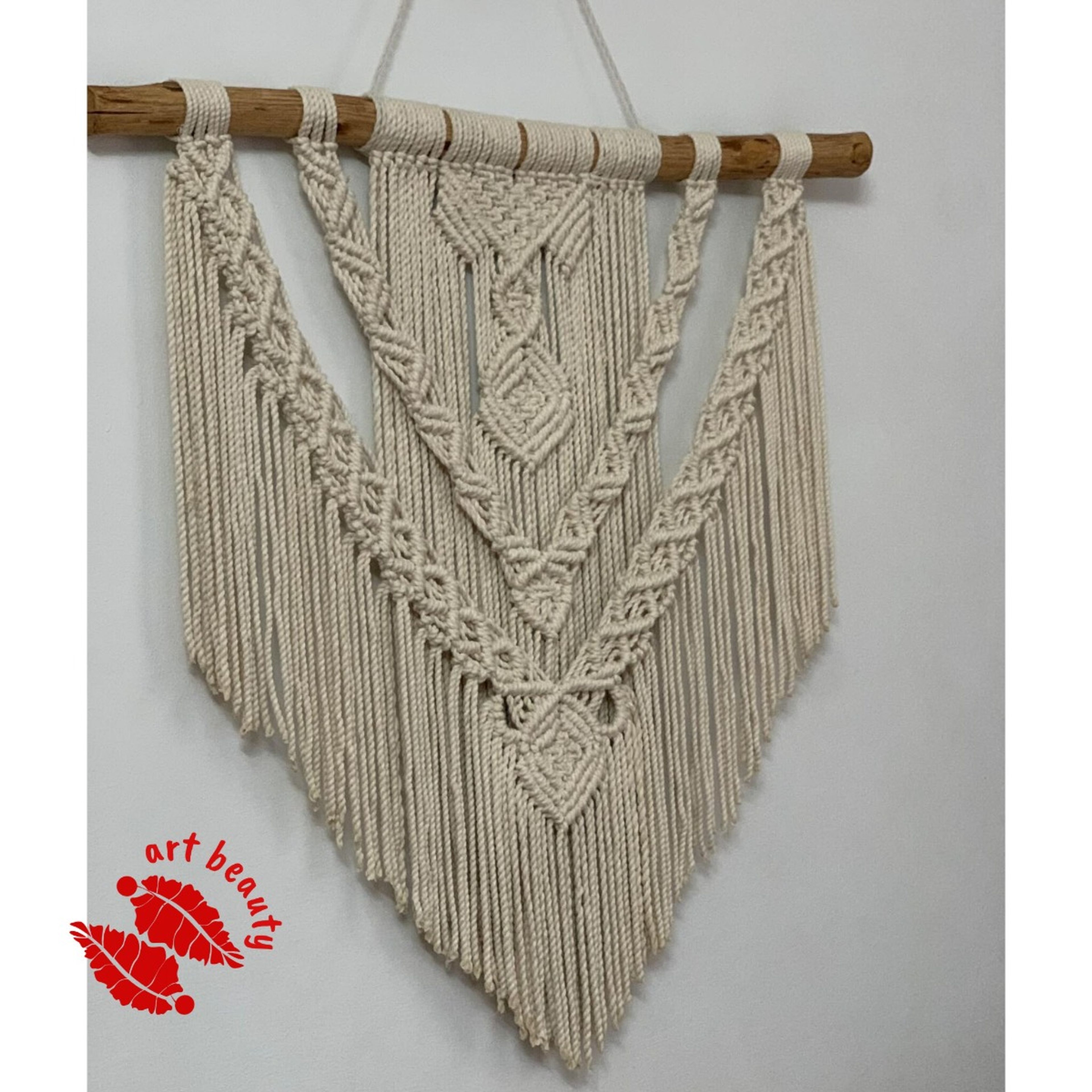 خرید اینترنتی آویز مکرومه با چوب طبیعی طرح آناناس