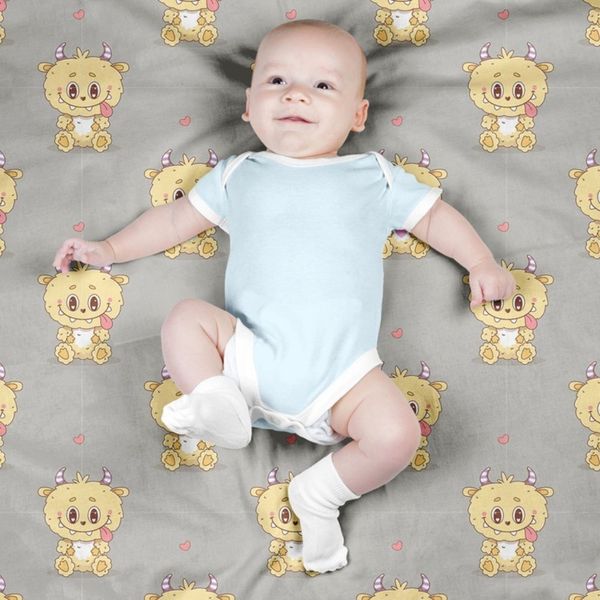 پارچه مخمل روبالشی پارچه باما طرح لبوبو کد 5014696