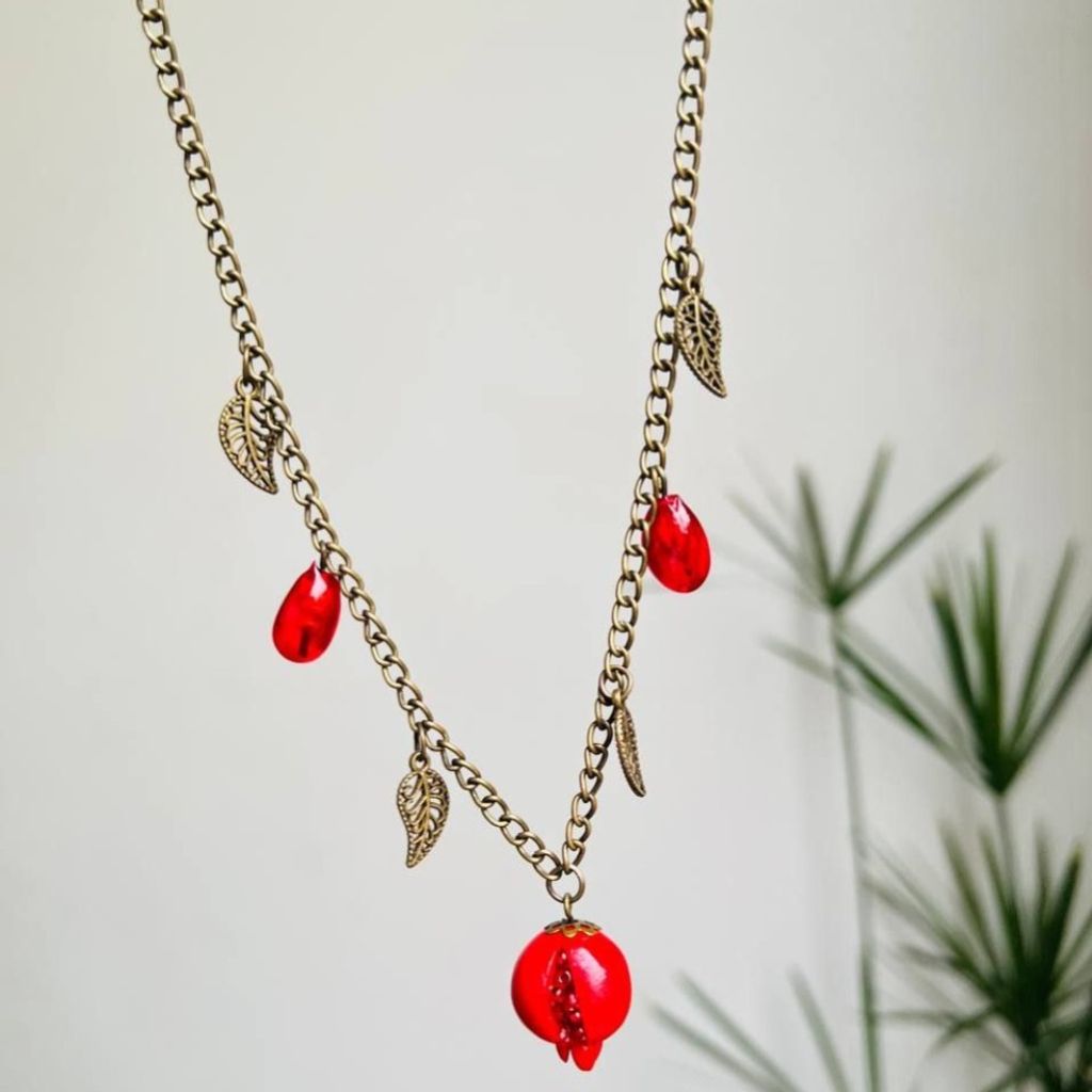 مشخصات گردنبند رولباسی انار یلدایی