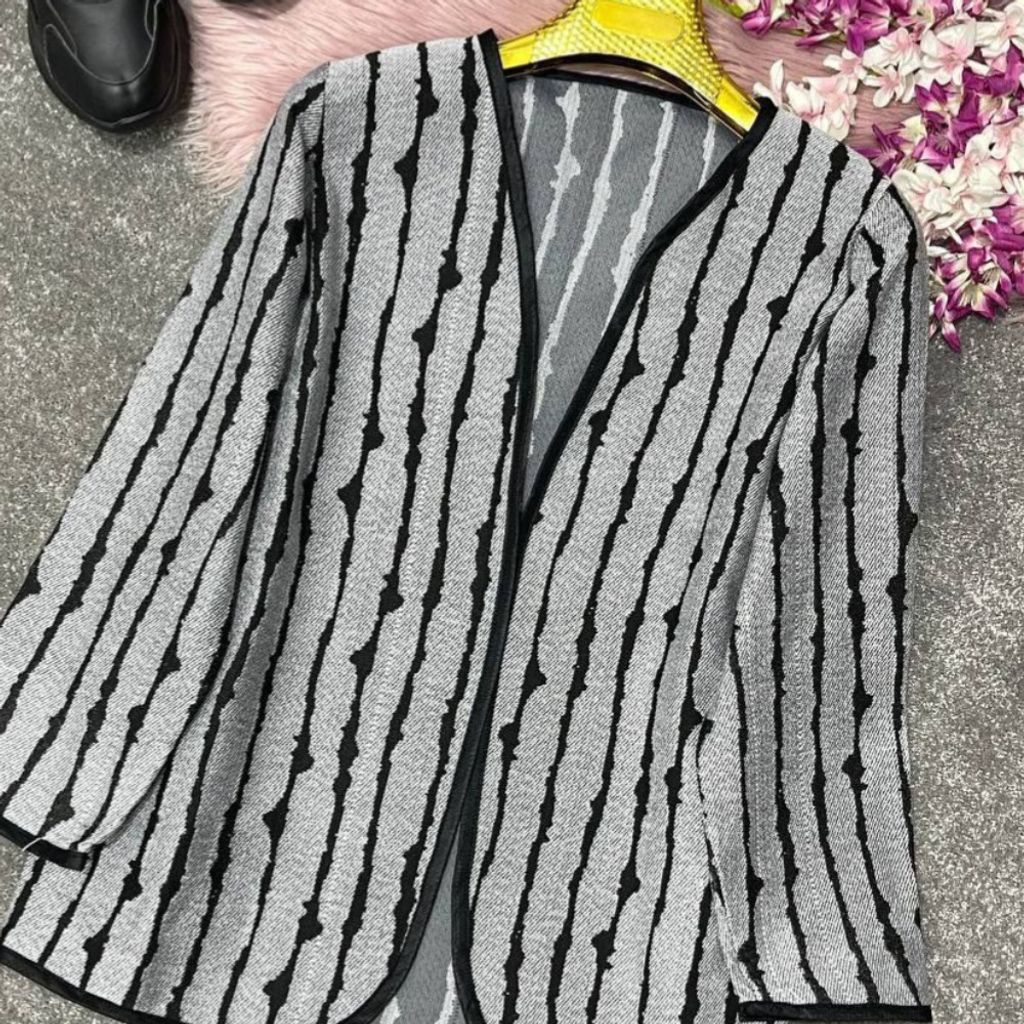 خرید آنلاین کت زنانه طرح گلیم زبرا