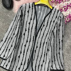 خرید آنلاین کت زنانه طرح گلیم زبرا