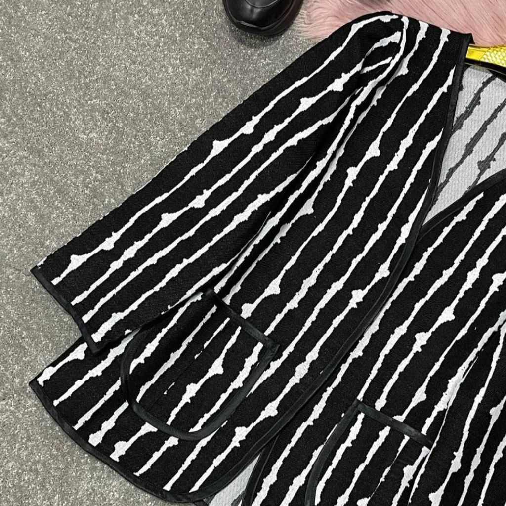 خرید اینترنتی کت زنانه طرح گلیم زبرا