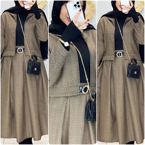 خرید اینترنتی کت و دامن زنانه طرح چیکو