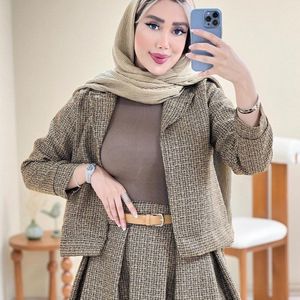 خرید اینترنتی کت و دامن زنانه طرح چیکو