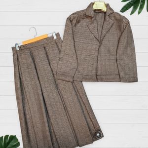 خرید آنلاین کت و دامن زنانه طرح چیکو