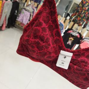 سوتین قرمز زنانه