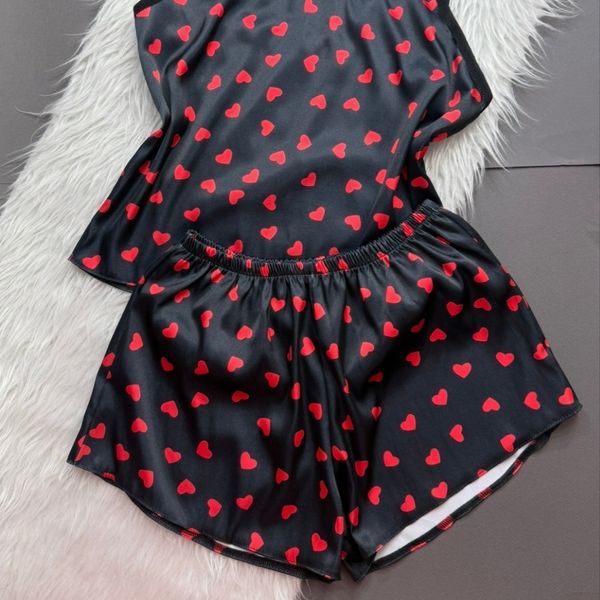 تاپ و شلوارک ساتن قلب قرمز