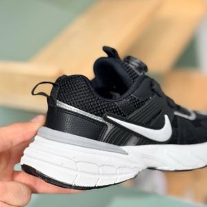 خرید انلاین کتونی بچگانه طرح نایک v2k پالیز کد 4070103