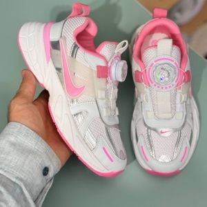 مشخصات کتونی بچگانه طرح نایک v2k پالیز کد 4070103