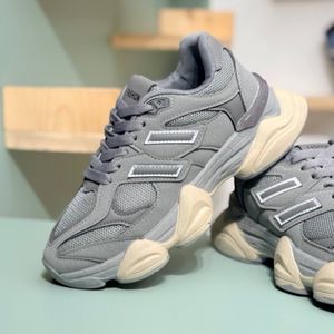 مشخصات کتونی بزرگسال طرح دوخط ganji از Trip کد 4070202