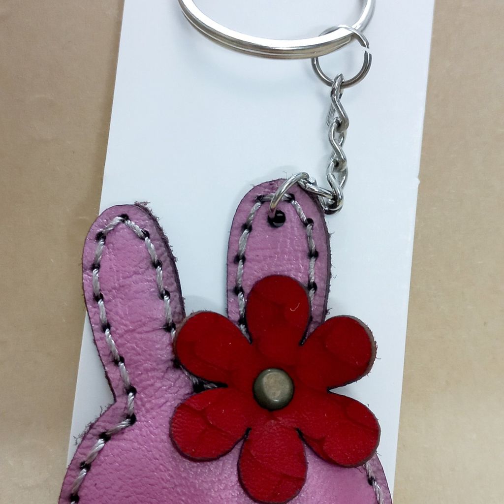 مشخصات جاکلیدی چرم طرح خرگوش صورتی