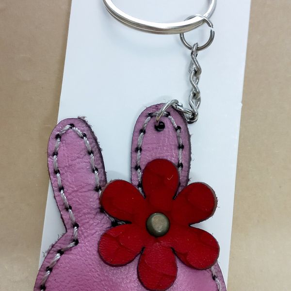 جاکلیدی چرم طرح خرگوش صورتی