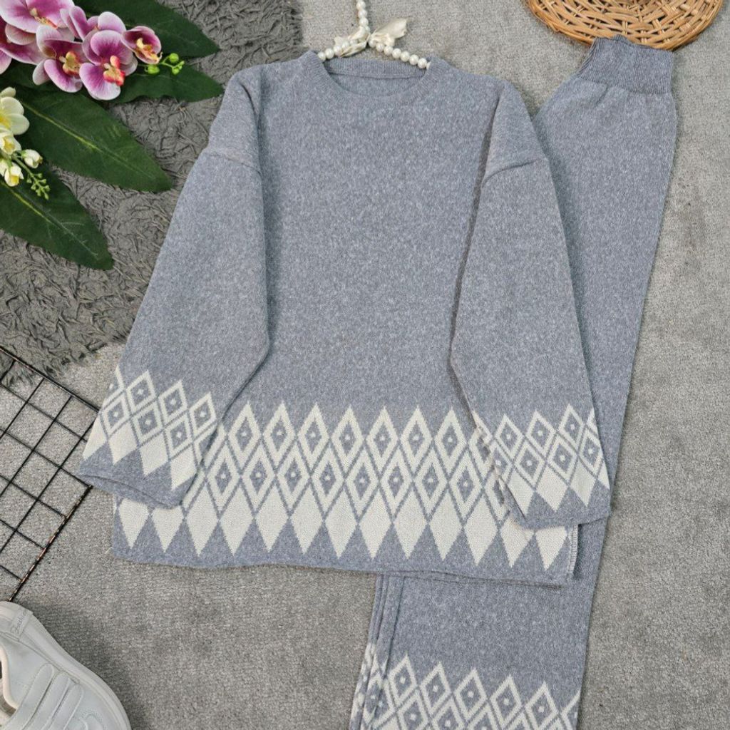 فروش اینترنتی بافت زنانه ست طرح دار