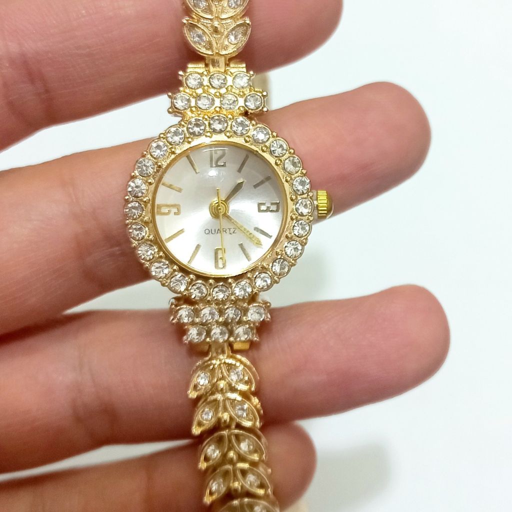 خرید اینترنتی ساعت طرح جواهری طلایی