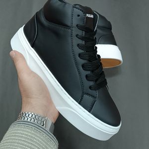 خرید آنلاین نیم بوت مردانه مشکی ضدآب pull and bear کیفیت بالا