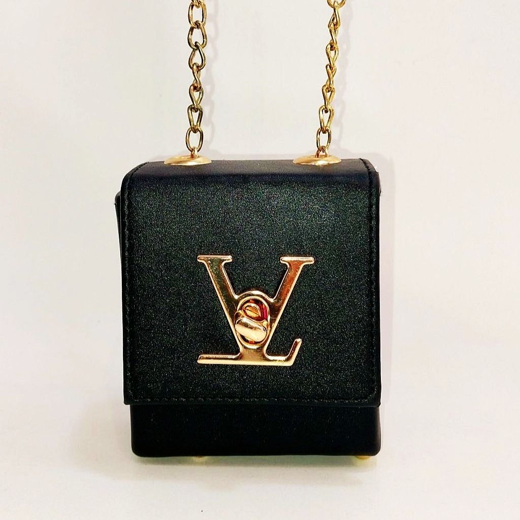 مشخصات کیف پاسپورتی مینی LV