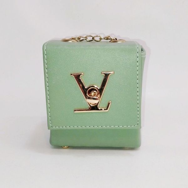 کیف پاسپورتی مینی LV