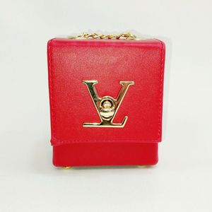 قیمت ارزان کیف پاسپورتی مینی LV