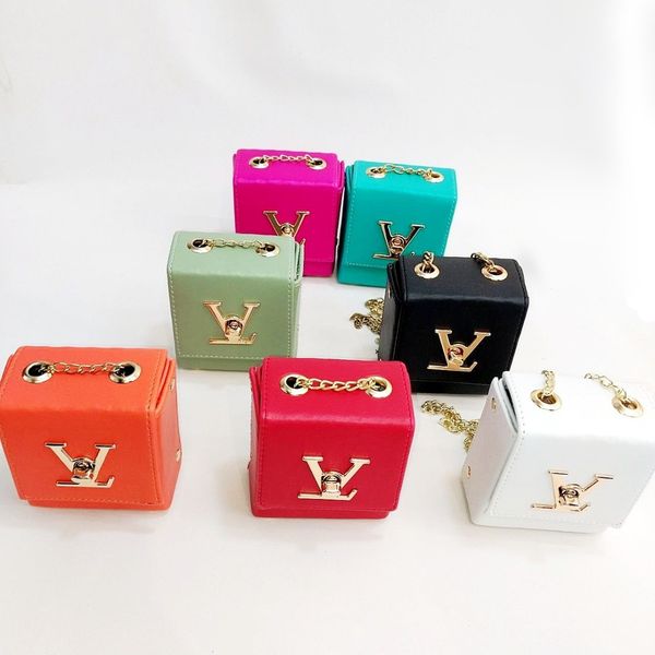 کیف پاسپورتی مینی LV