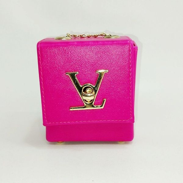 کیف پاسپورتی مینی LV