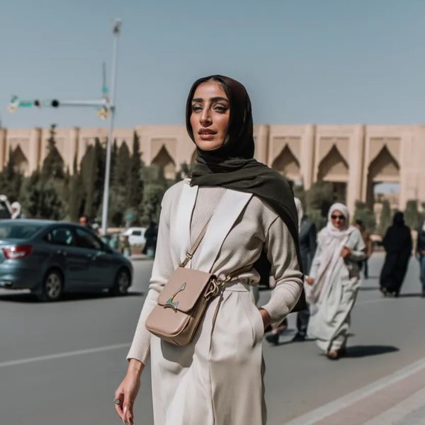 کیف پاسپورتی ایستاده