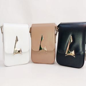 کیف پاسپورتی ایستاده