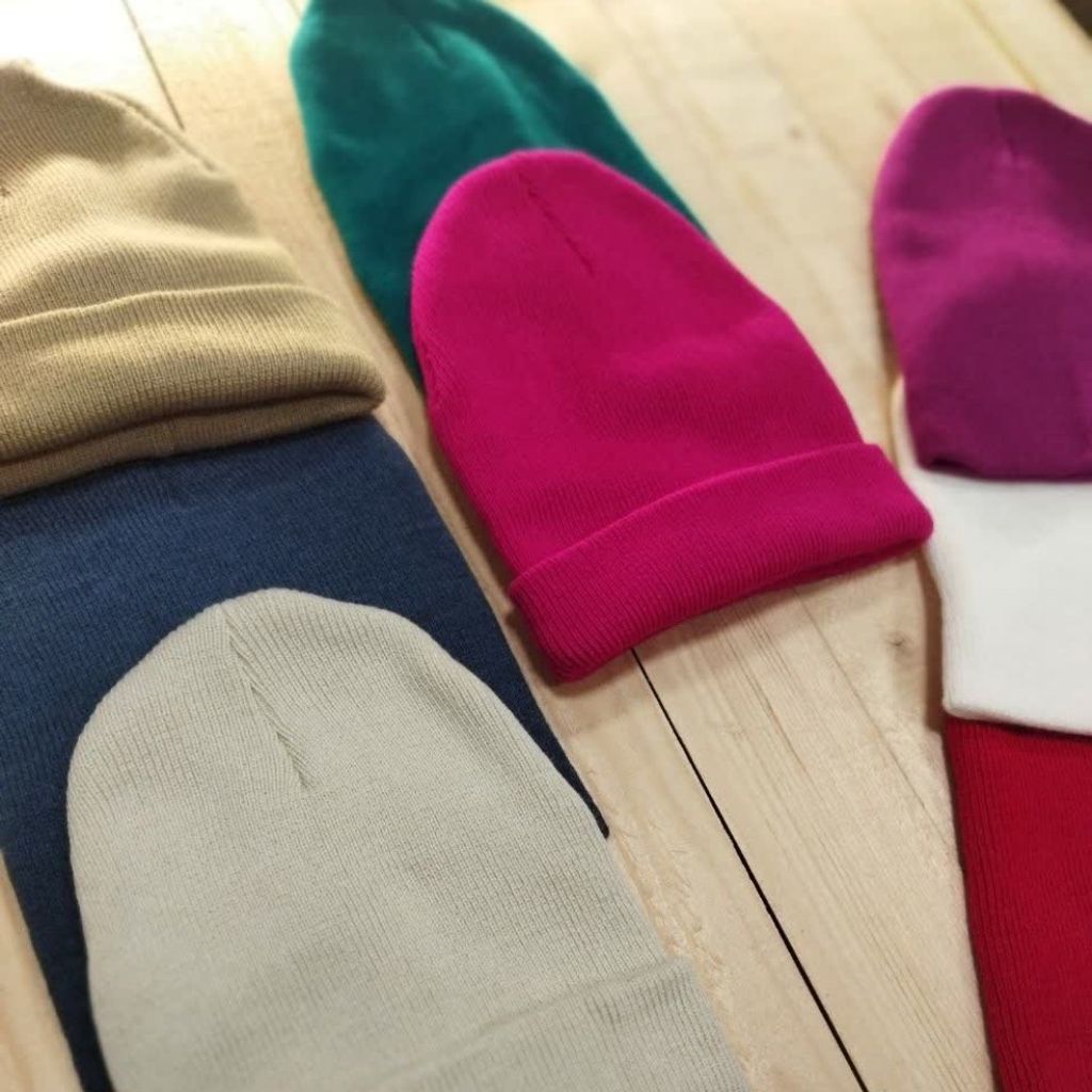 خرید اینترنتی کلاه بافت رنگی دخترانه