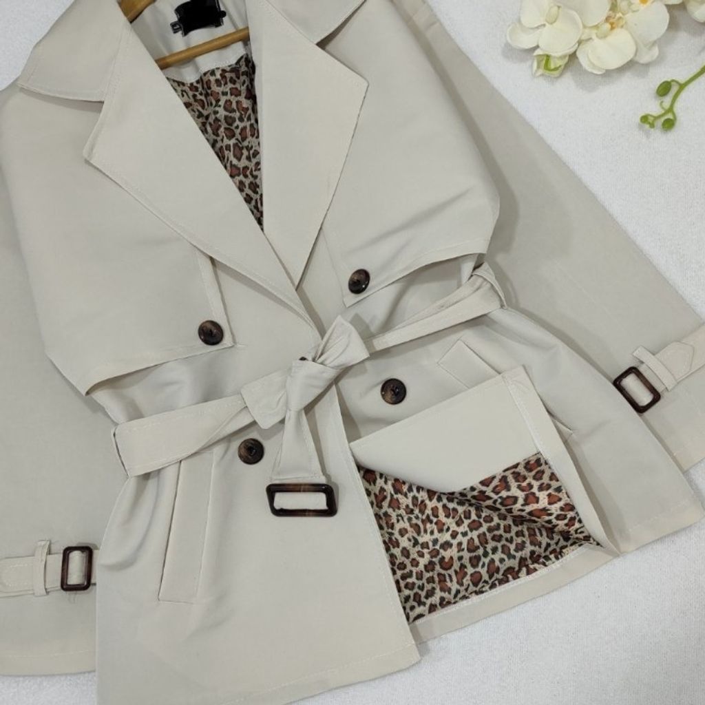 خرید اینترنتی مانتو بارونی آستردار مانیا