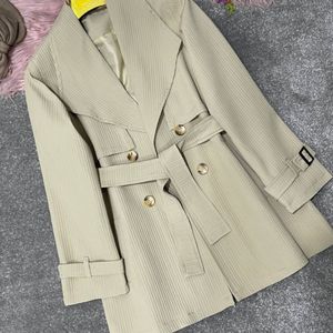 مشخصات بارانی  زنانه آستردار طرح هانی