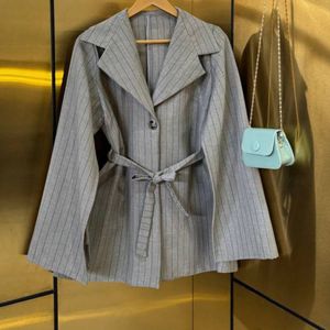 فروش اینترنتی مانتو زنانه طرح آوا